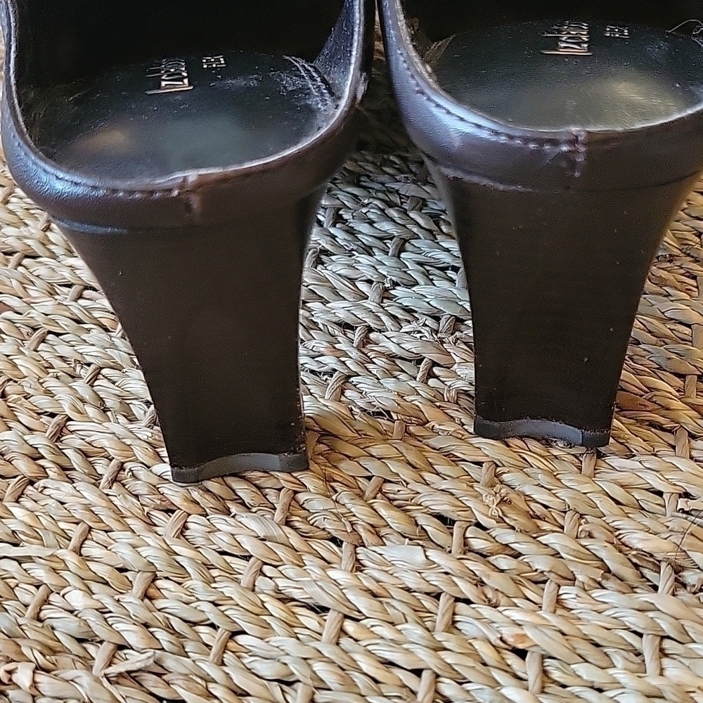 LIZ CLAIBORNE FLEX Dark Brown Slip On Leather Upper Heels. Size Is 6.5 M - Picture 7 of 8